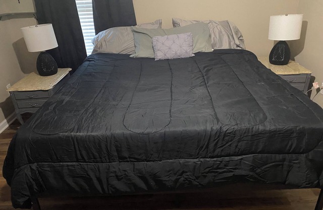 Beach Time 3 Miles from Carolina Beach. Pet Friendly 3 Bedroom Home with AC WIFi