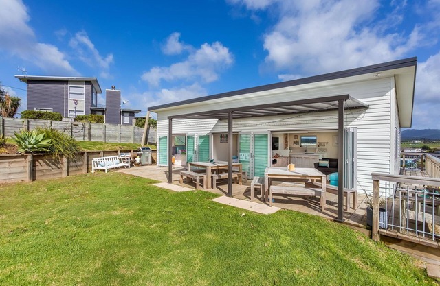 Black Pearl Barn - Spacious, contemporary and well-styled, Black Pearl Barn is the perfect holiday getaway for 1-2 families or up to 3 couples
