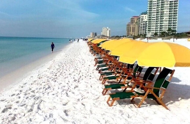 Beach, Tons of entertainment, bikes, 2 golf carts, Golf, Amazing Gym, and Marina