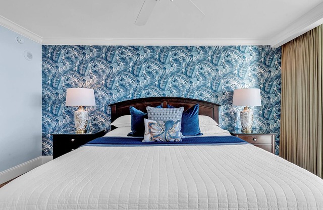 Beach Vacation at Luxury 4-Diamond Mar Vista w/King Bed, Lazy River, Hot Tubs