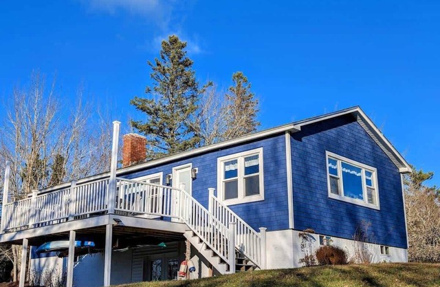 Beach Vibes Acadia Cottage, Fire pit, Acadia, sleeps 8