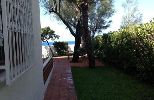 Villa sur la plage face à l'île de Cirella avec jardin et parking privé