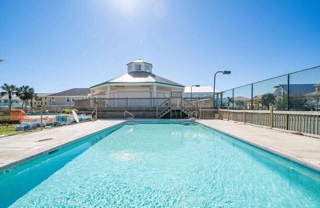 Relaxing Home Steps to the Beach, Access to Pool