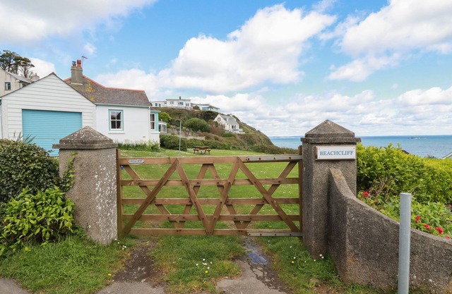 BEACHCLIFF, pet friendly, character holiday cottage in Gorran Haven