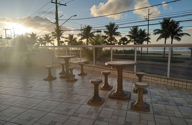 Beachfront condominium, 1-bedroom apartment with views of the mountains and sunset
