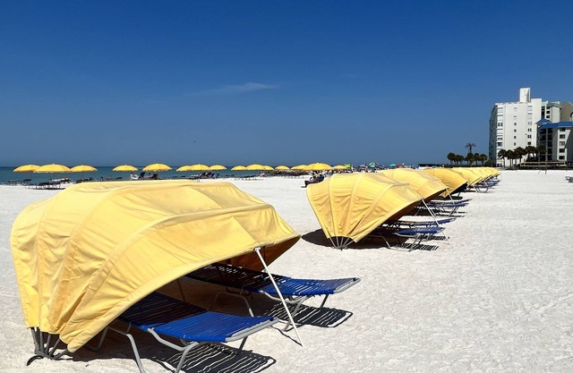 BEACHFRONT 2 BEDROOM! STEPS TO THE SAND!! SUMMER SALE 7-night Discount Live Now!