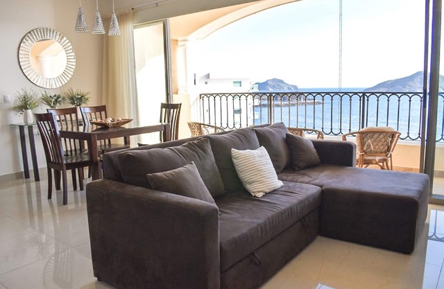 BEACHFRONT 2 BEDROOM CONDO IN LAS GAVIAS RESORT - Sleeps 6