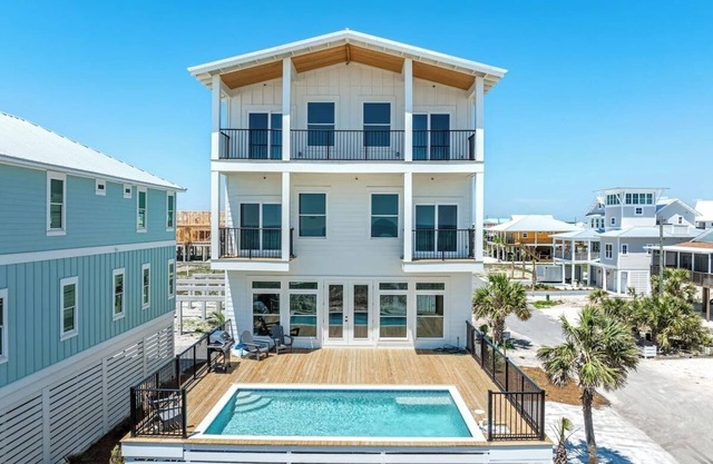 Beachfront, 2nd level pool, 6Bd,7Ba, Sleep 20, Patio, fire pit.