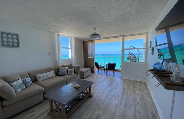 Beachfront 3 Bdrm Gem in Isla Verde Walk 2 Eat