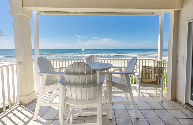 Condo sur la plage avec une vue imprenable, Premier étage, unité de coin.