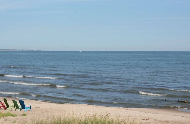 Beachfront 3 Bd Steps 2 Cedar Point Open July