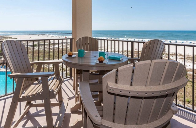 * FRONT DE MER * Condo au 4e étage ~ Phoenix Est ~ Balcon ~ * ORANGE BEACH OCEANFRONT