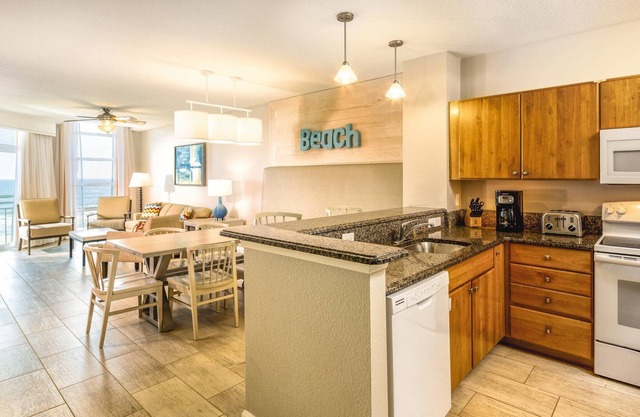 Beachfront Amenities, Ocean Boulevard Resort 2-Bedroom Suite
