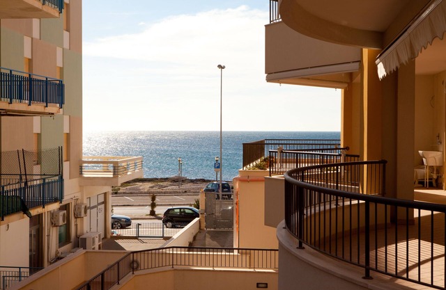 Appartement en bord de mer dans la résidence Rosa Virginia Piscine