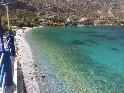 Beachfront Apartment - Sleeps 3 & Free Parking