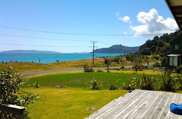 Beachfront Bach - Anneaux Beach Bach