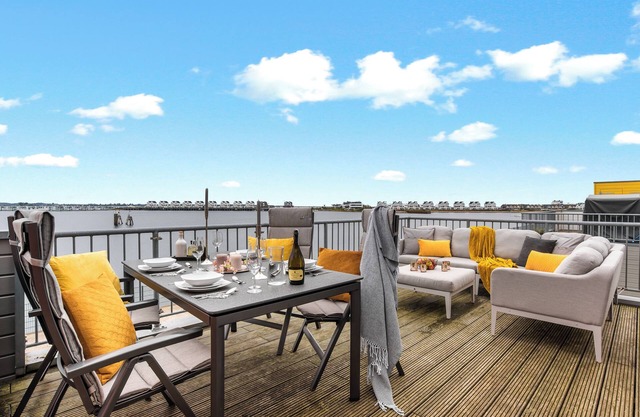 Santiano Lounge-OG: cheminée, terrasse, bain bien-être avec sauna infrarouge et bain à remous, vue sur la mer
