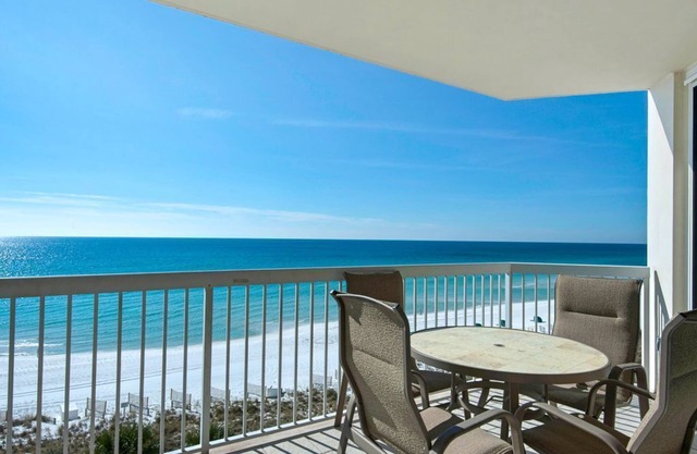 Beachfront Beauty in the Heart of Destin with Discounted Beach Service!