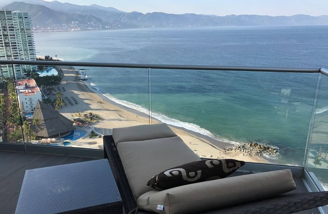 Oct Dates Dispo Panoramic Beachfront Views Condo et commodités spectaculaires