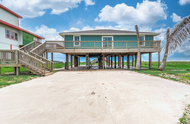 Beachfront Bliss | 3BR, 2BA | Sleeps 8 | Sargent Beach