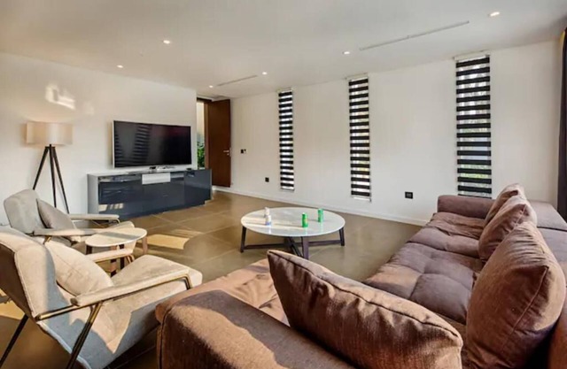 Beachfront Bliss: 6-BR Villa in five-star resort