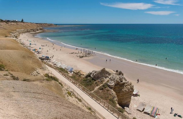 Beachfront Bliss- Aldinga Beach House - 5 BR
