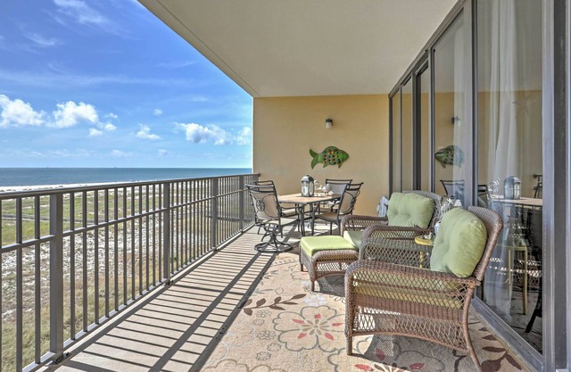 Beachfront 2BR Dauphin Island Condo w / équipements et vues!