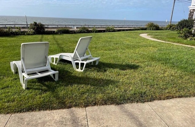 Beachfront Classic New England Home avec vue directe sur Long Island Sound