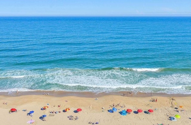 Beachfront condo*Spectacular views & amenities!! *Walk to Flagler!!*Updated Unit