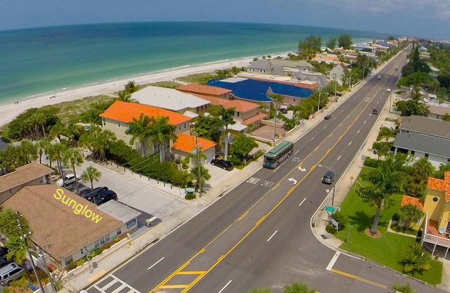 AMAZING BEACHFRONT, SLEEP .SAVE $ s. REZ DE CHAUSSEE, WIFI, TV CABLE, VILLE JUSTE 2 BLK