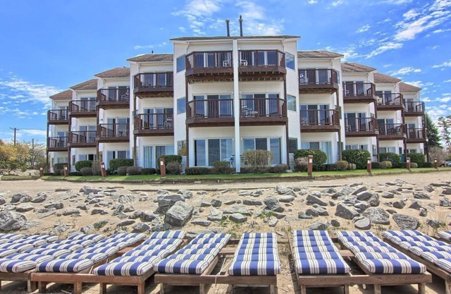 Condo en bord de mer entièrement rénové sur la baie de Grand Traverse