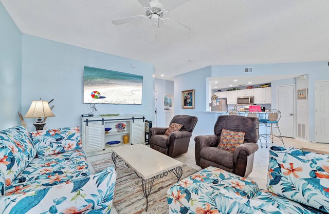 BEACHFRONT CONDO WITH OUTDOOR POOL!