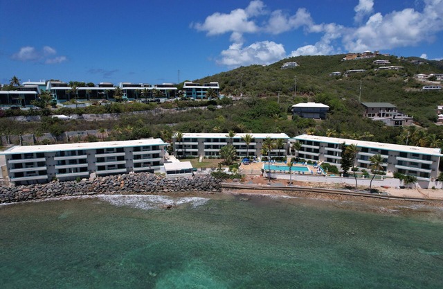 Beachfront Condominium + bar/restaurant on-site: LeBlu