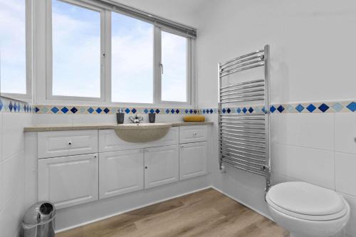 Beachfront Escape Sleeps 8 Ideal Family Retreat