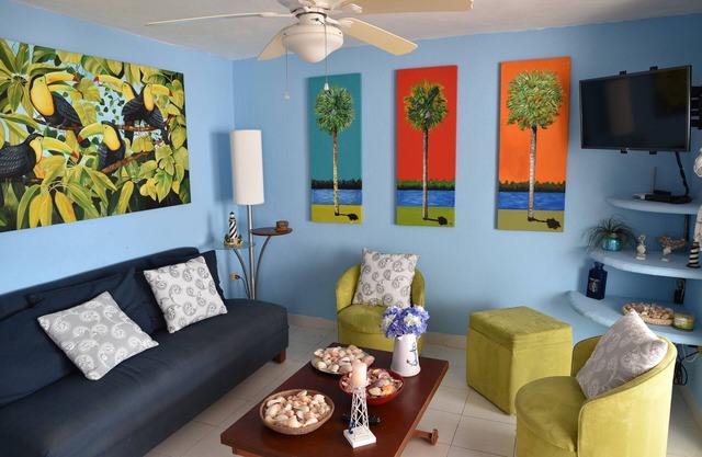 Condo Beach Flamingos avec piscine - WIFI (demandez)