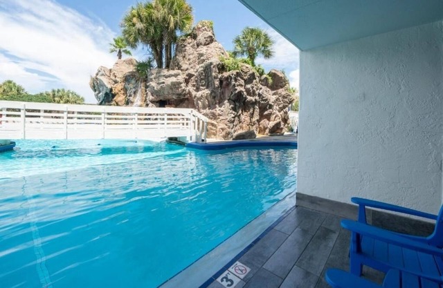 Beachfront Getaway with Heated Outdoor Pool Near Fort Walton Beach Landing Park