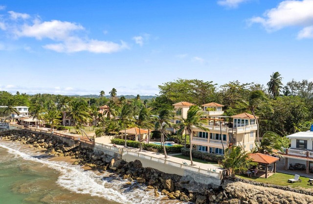 Beachfront Getaway at Ocean View Castle Condo Apt 2– Aguada