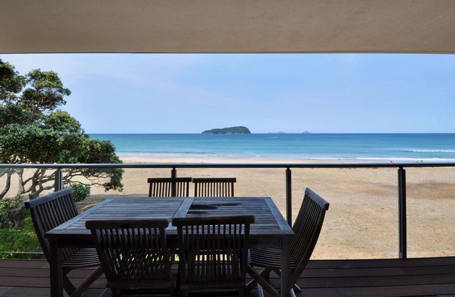 Beachfront Heights - Pauanui Holiday Apartment, PAUANUI