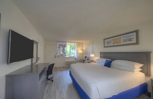 Beachfront Hideaway with Outdoor Pool | Steps from Wild Willy's Adventure Zone