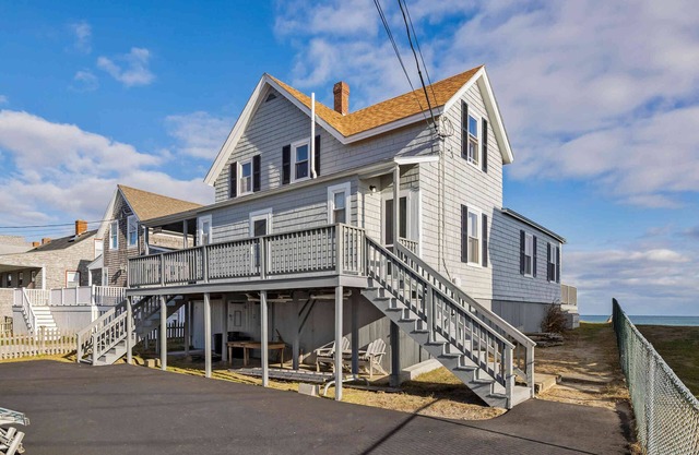 BEACHFRONT HOME-BREATHTAKING 180 DEGREE OCEAN SUNRISES & SUNSETS: 5/5-5/9 OPEN