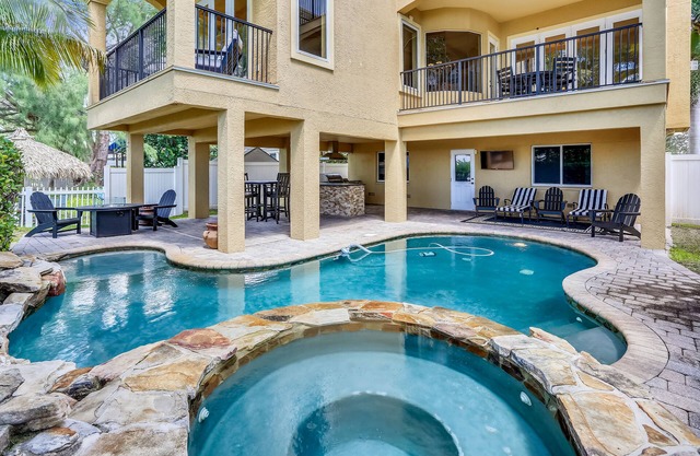 ☀Beachfront Home🐬Private Pool🏖️Beach Access from Backyard🍹Great Location!