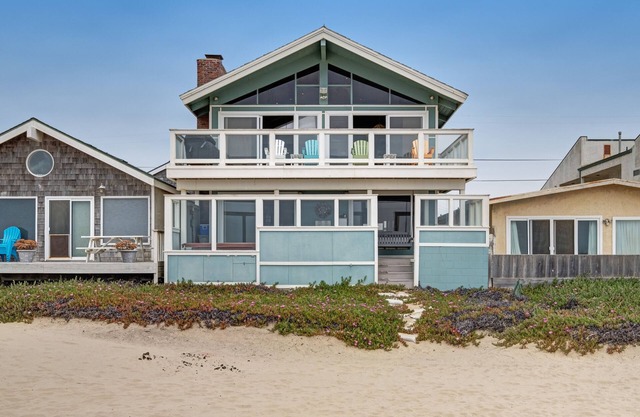 Maison en bord de mer avec bain à remous privé, vue imprenable sur l'océan et terrasse à deux niveaux!