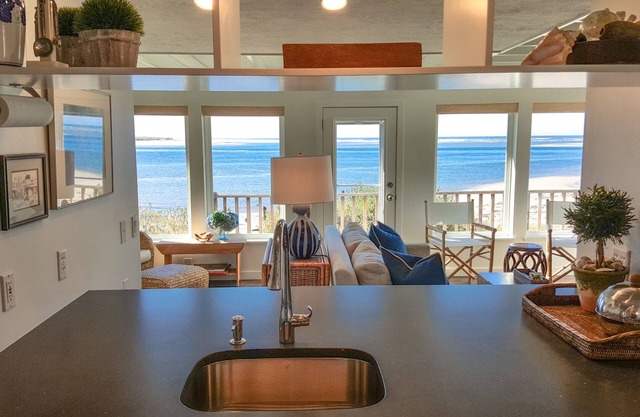maison en bord de mer avec cour privée et vue imprenable sur la baie et l'océan!