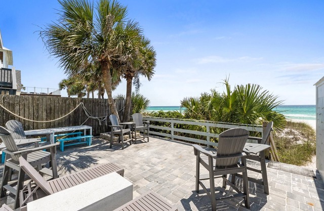 Beachfront Huge Beach House - Sleeps 40 - Family Tides - West End