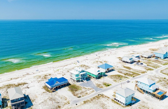 *Beachfront in Ft Morgan* Pet-friendly* 6 bedrooms/6 bathrooms*