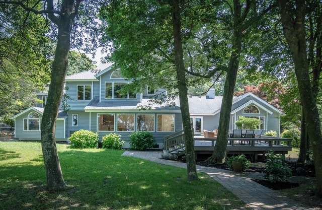 Beachfront Luxury Home w/Fabulous Garden & Sunset Views!