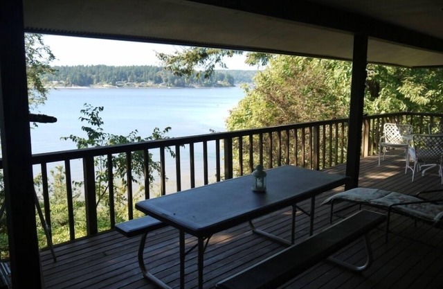 En bord de mer, maison de luxe avec vue panoramique imprenable.