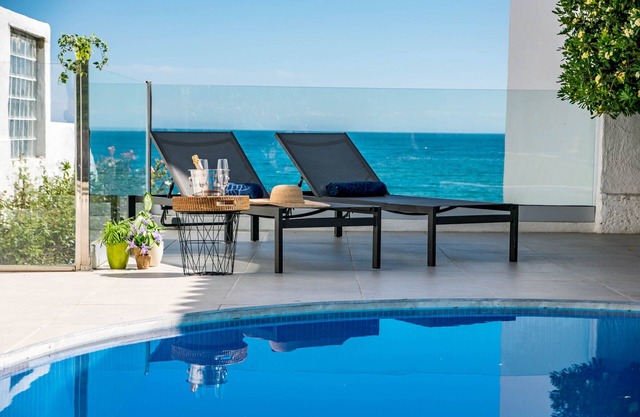 BEACHFRONT VILLA DE LUXE PISCINE PRIVÉE VUE SUR LA MER SUPERBE VENTE À BARS MAGASINS ETC
