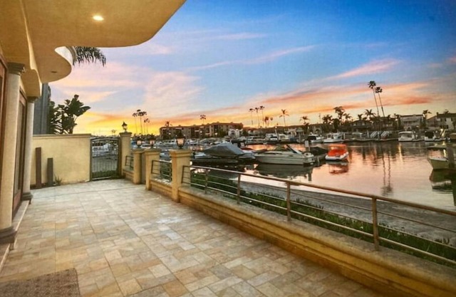 Beachfront Naples Island Mansion w/ private beach
