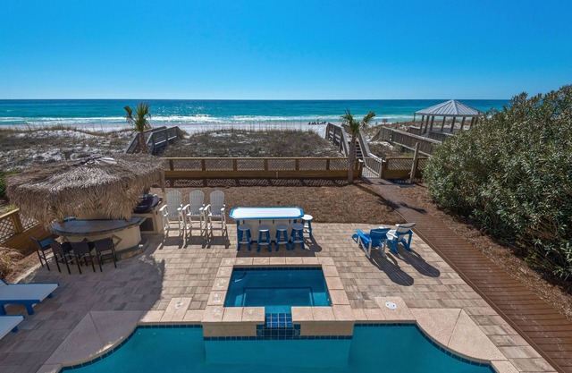 Beach Buck Destin / Beachfront / 8 BDS / 8 BA / Priv Pool & Hot Tub & Tiki Bar